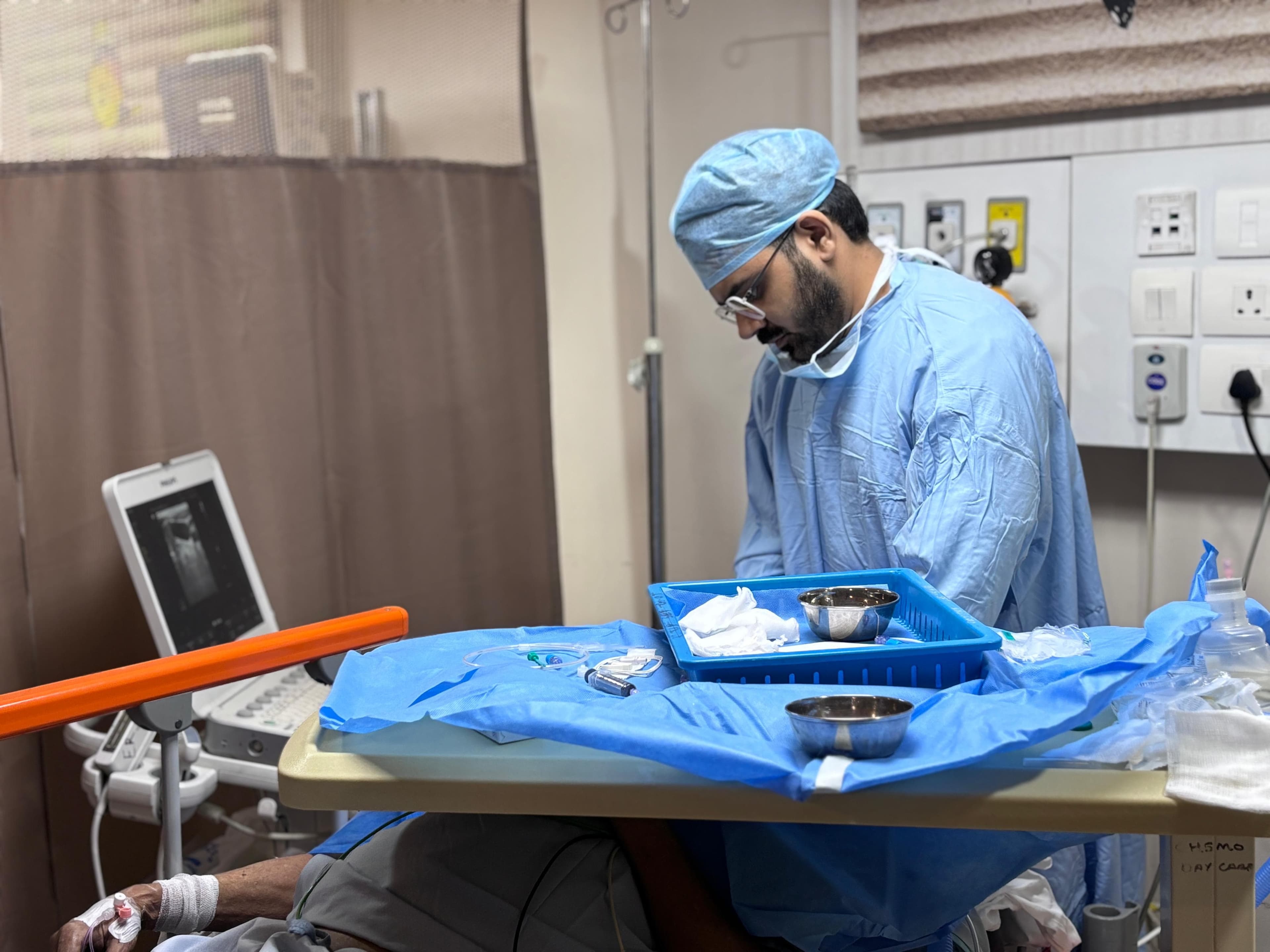 Performing an ultrasound-guided bedside procedure